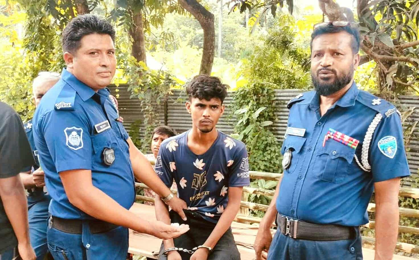 খুলনা পাইকগাছার কপিলমুনিতে পুলিশের অভিযানে ৪৭ পিচ ইয়াবাসহ ব্যবসায়ী আটক।
