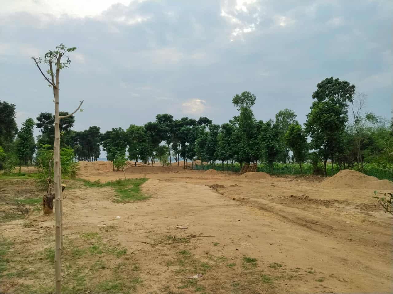 সুনামগঞ্জের তাহিরপুরের ঢালারপাড় গ্রামে জামালের জায়গা থেকে বালু নিতে বাধাঁ দেয়ায় ঐ পরিবারকে মিথ্যা মামলা দায়েরসহ হুমকি প্রদান