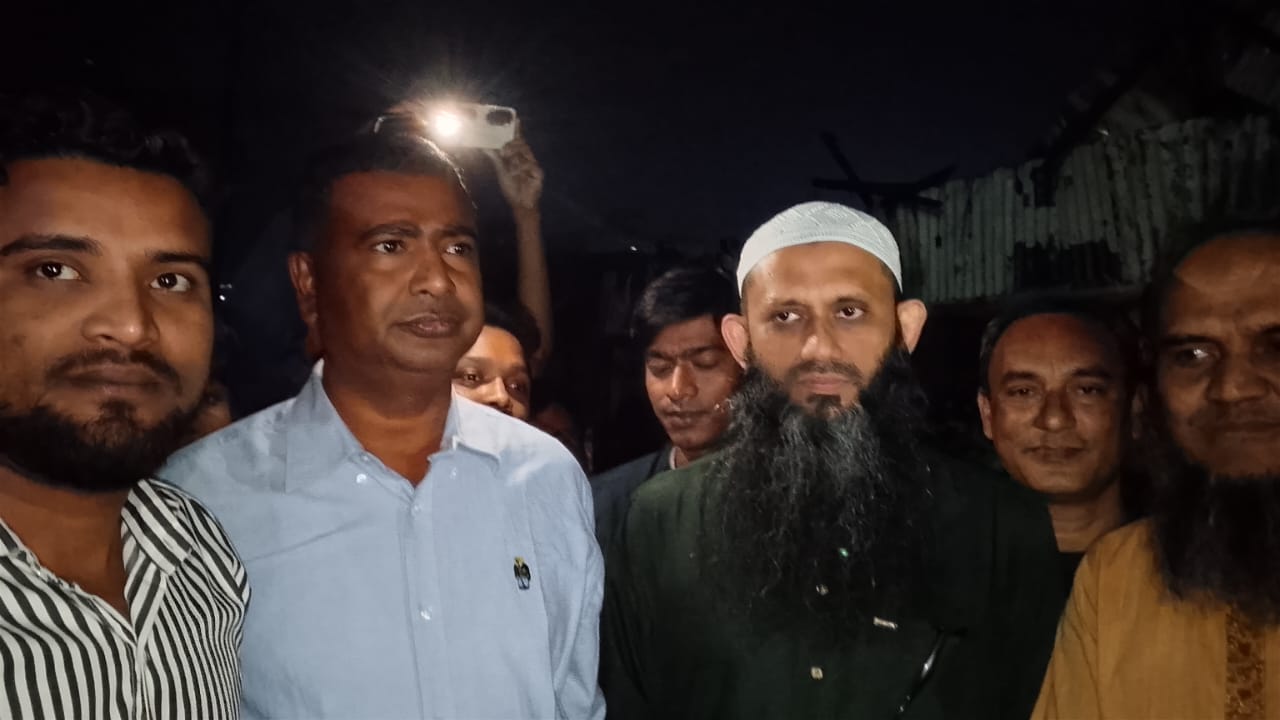 কালিয়াকৈরে ভয়াবহ অগ্নিকাণ্ডে সর্বস্ব হারানো পরিবারদের পাশে শামীম কায়সার (লিংকন)