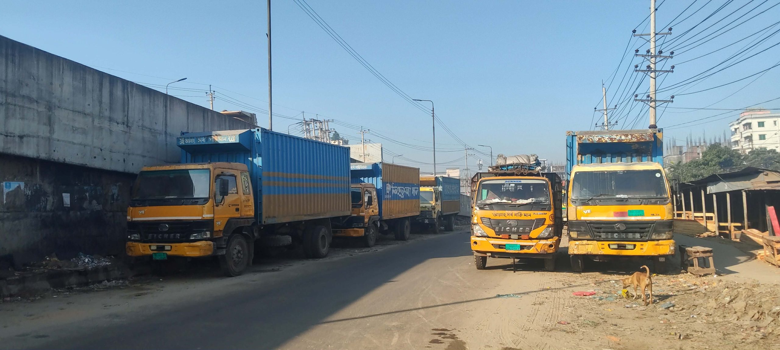 কোনাবাড়ি সড়কে অবৈধ পার্কিং: তীব্র যানজটে নাকাল জনজীবন