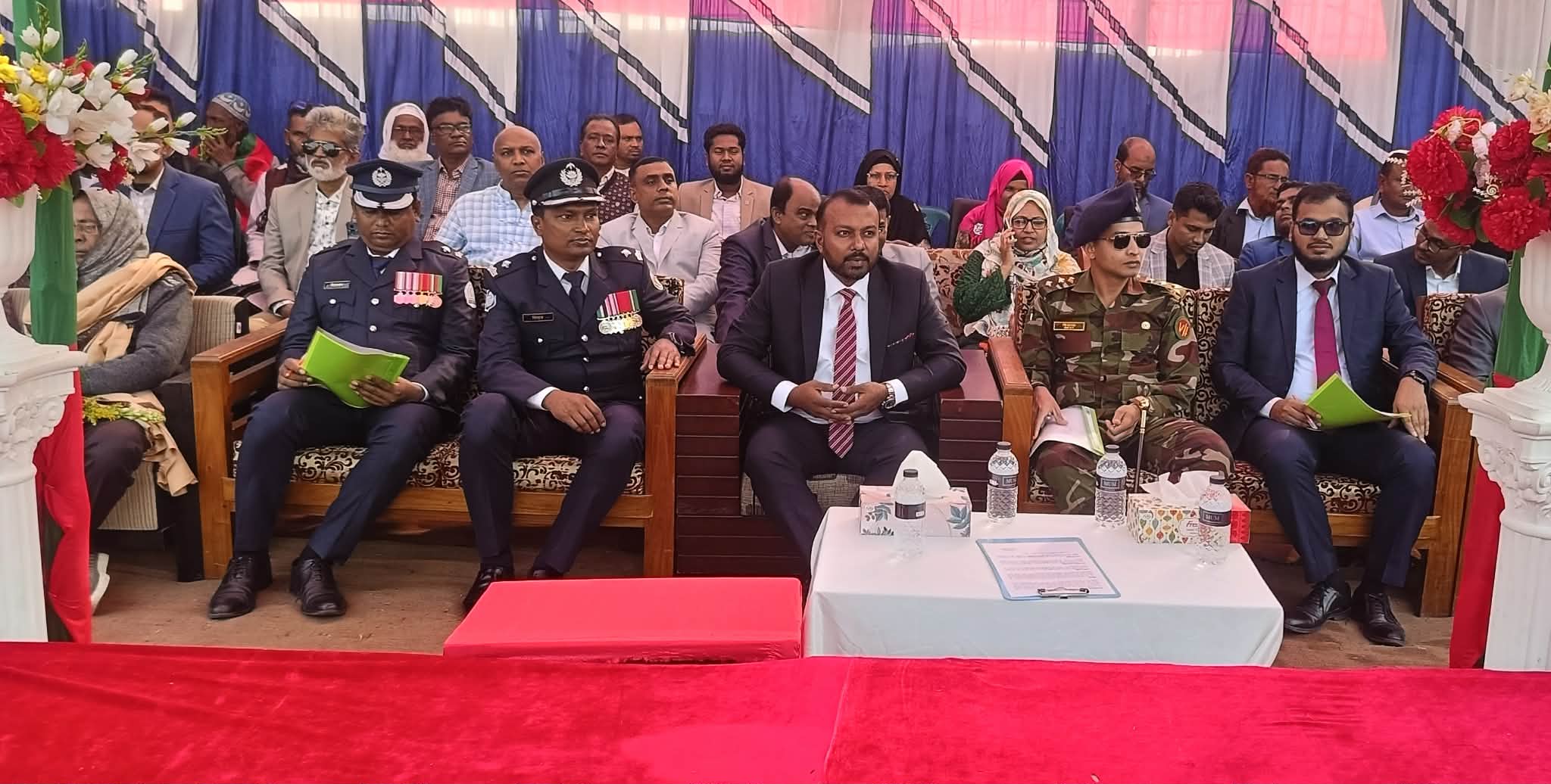 গলাচিপায় বিজয় দিবসে বীর মুক্তিযোদ্ধাদের সংবর্ধনা ও বর্ণাঢ্য কুচকাওয়াজ।