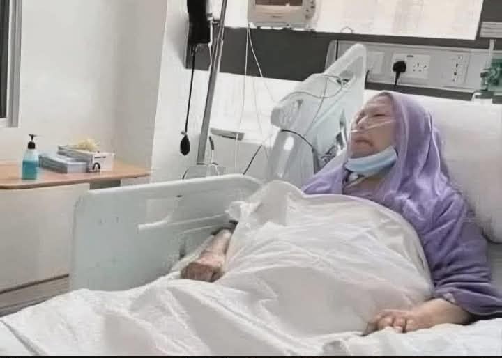 সাবেক প্রধানমন্ত্রী বেগম খালেদা জিয়ার রোগমুক্তি সুস্থতা কামনায় শ্রীপুরে দোয়া প্রার্থনা